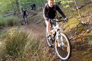 Zakamarki Lasów Otomińskich na rowerze