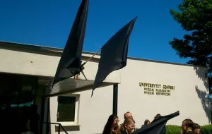 Czarne flagi na Uniwersytecie Gdańskim