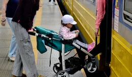 SKM zawiesza kierownika pociągu za incydent z dziecięcym wózkiem