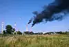 Dym nad rafinerią przez spalanie węglowodorów