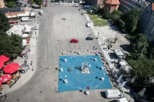 Kosmos na Targu Węglowym. A obok czarna dziura