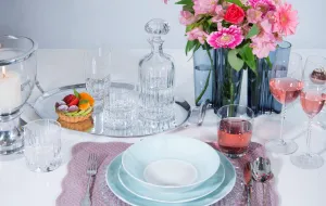 Letnie nakrycie stołu - chłód kryształów i ciepło kolorów