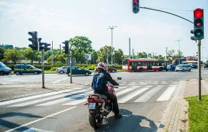 Motocykliści walczą z "inteligentnymi" sygnalizatorami