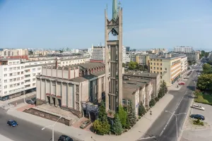 Uda się wyremontować wieżę znanego kościoła w Gdyni