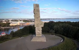 Granitowy kolos u wrót gdańskiego portu. Historia Pomnika Obrońców Wybrzeża