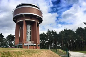 Gotowa wieża ciśnień z tarasem widokowym na Wyspie Sobieszewskiej