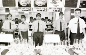Tłumy i elity. Tak w latach 90. otwierano McDonald'sa i Pizzę Hut w Trójmieście