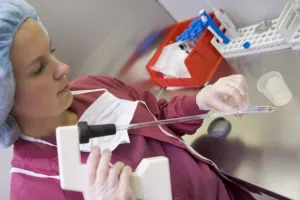 Trudniej leczyć się metodą in vitro