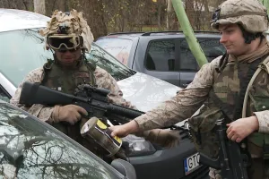 Charytatywna zbiórka w militarnym klimacie