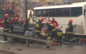 Wypadek autokaru z dziećmi na Trasie Kwiatkowskiego