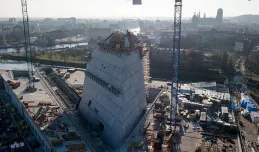 Tak rośnie 40-metrowa wieża Muzeum II Wojny Światowej