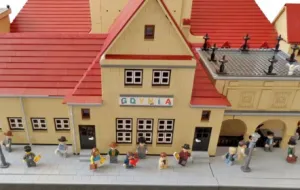 Zbudował z klocków Lego dawny gdyński dworzec