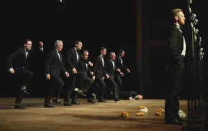 Dwunastu w sprawie kary śmierci - o "Dwunastu gniewnych ludziach" w Teatrze Szekspirowskim