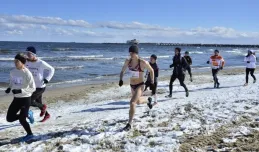 Ponad 300 biegaczy na plaży w Sopocie