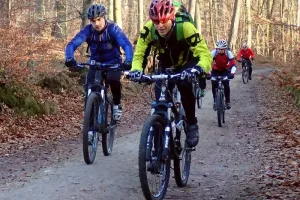 Kogo najłatwiej spotkać w lesie? Rowerzystę