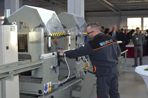 Więźniowie będą produkować okna