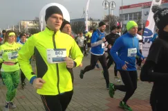 Tysiące biegaczy uczciło 90. urodziny Gdyni