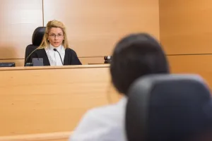 Pytanie do notariusza. Można zrzec się służebności mieszkania