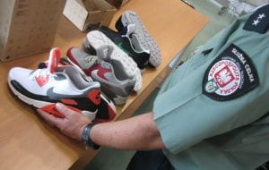 2 tys. podrobionych butów trafi do organizacji charytatywnych