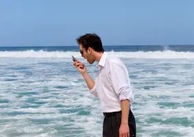 Telefon od szefa podczas urlopu, czyli odwołanie z wakacji