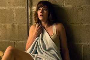Sześć stóp pod ziemią. Recenzja filmu "Cloverfield Lane 10"