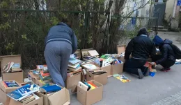 Wyrzucił setki książek. Mnóstwo chętnych