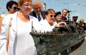 Makieta "Błyskawicy" stanęła przy nabrzeżu w Gdyni