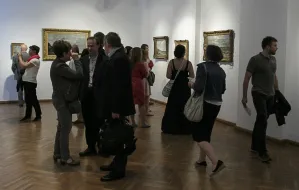Monet, Renoir i inni. Tłumy na wernisażu w Pałacu Opatów