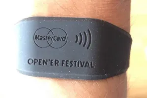 Open'erowe opaski wcale nie takie darmowe