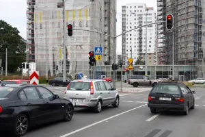 Rok po otwarciu skrzyżowania na Morenie nadal bez zielonej fali