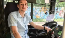 Kierowca autobusu pomógł krwawiącemu mężczyźnie