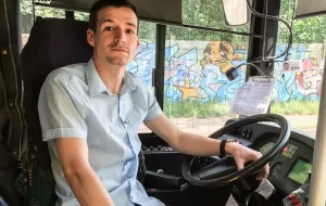 Kierowca autobusu pomógł krwawiącemu mężczyźnie