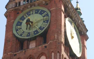Alpinista pomagał naprawić zegar ratusza w Gdańsku