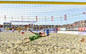 Piłkarze grają na piasku o mistrzostwo Polski