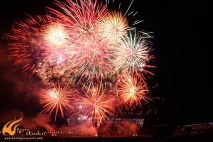 Wielki pirotechniczny show na stadionie w Letnicy