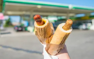Nie tylko hot dog. Co zjemy na stacjach benzynowych?