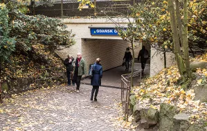 Nowe zejście do tunelu pod torami w Oliwie