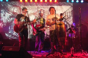 Brodacze Wyciągnięci z Dżungli walczą o muzykę