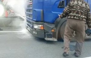 Na obwodnicy spłonęła ciężarówka. Kierowca w szpitalu