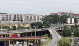 Gdynia: Estakada zakorkowana, bo kierowcy jadą jednym pasem