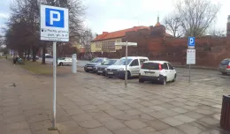Kierowcy znów skarżą się na parkowanie przy Lawendowej