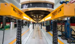 Nowy sprzęt do obsługi tramwajów: podnośnik i wóz techniczny