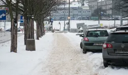 Chodniki po opadach śniegu czekają na odwilż