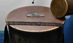 Wielka łuska z niemieckiego pancernika w Muzeum Westerplatte