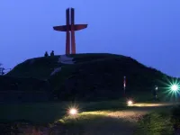 Nowa iluminacja krzyża z Góry Gradowej