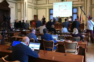 Likwidacja 49 gimnazjów może kosztować 37 mln zł. Radni uchwalili nową sieć szkół