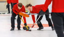 Gdzie i za ile pograć w curling w Trójmieście?