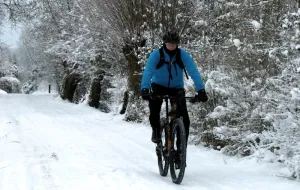 Jak jeździć na rowerze zimą?