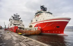 "Bezrobotne" statki cumują w Gdyni
