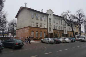 Urzędnicy zajmą siedzibę sopockiej szkoły. Wojewoda apeluje, rodzice walczą